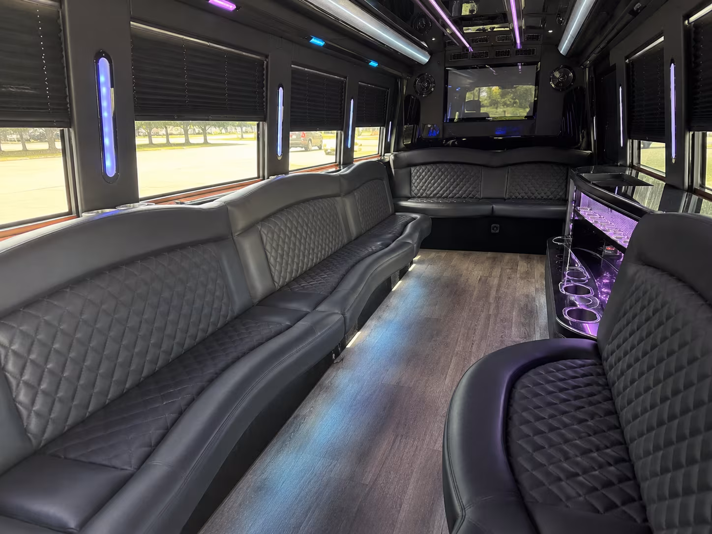 Bridgeport Winery Tour & Pub Crawl Transportation party bus exterior
