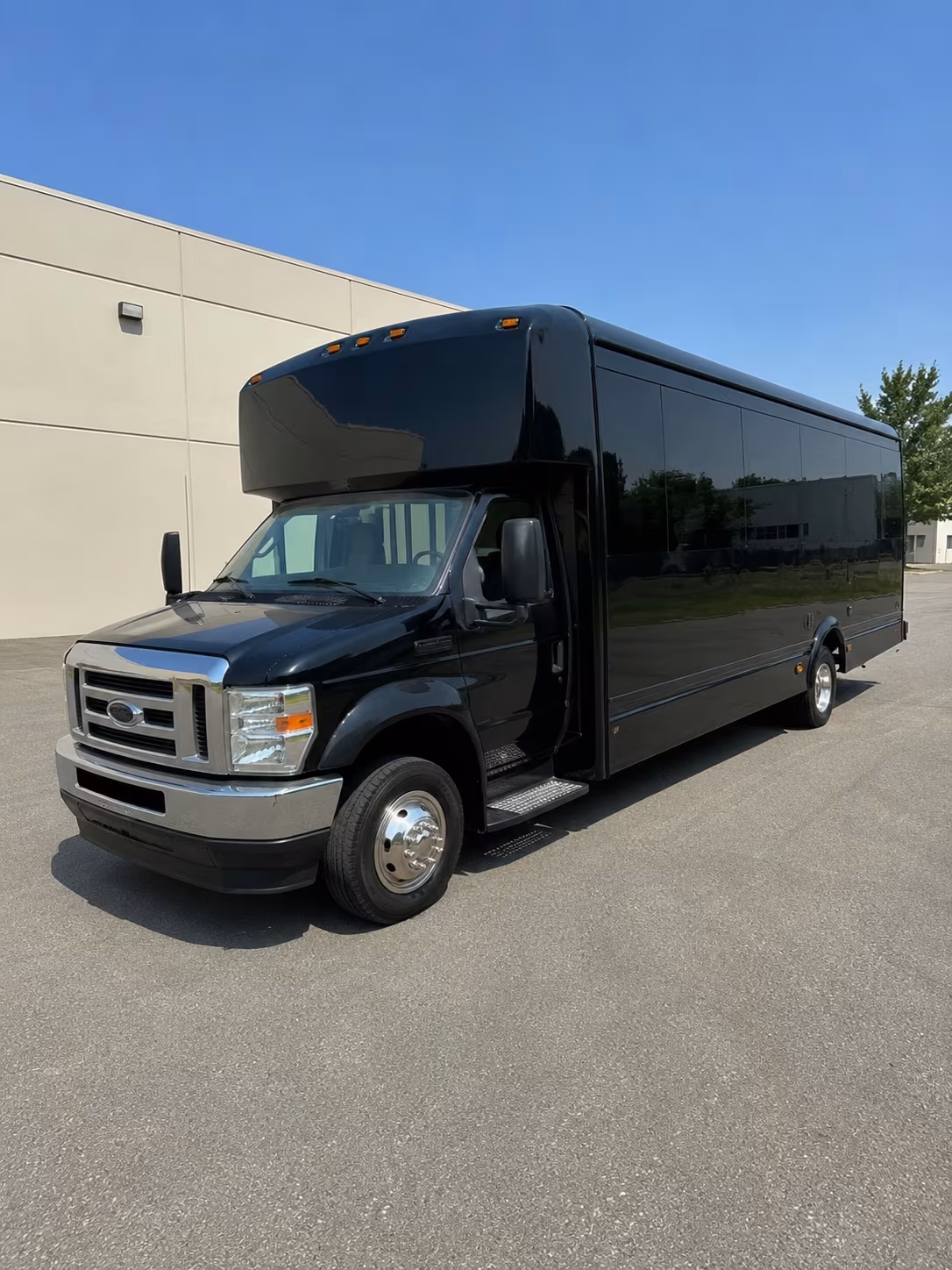 Norwalk Winery Tour & Pub Crawl Transportation